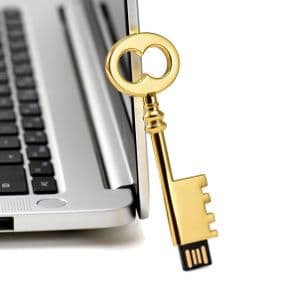 USB flash disk zlatý klíč s vlastním gravírováním 16GB - dárek